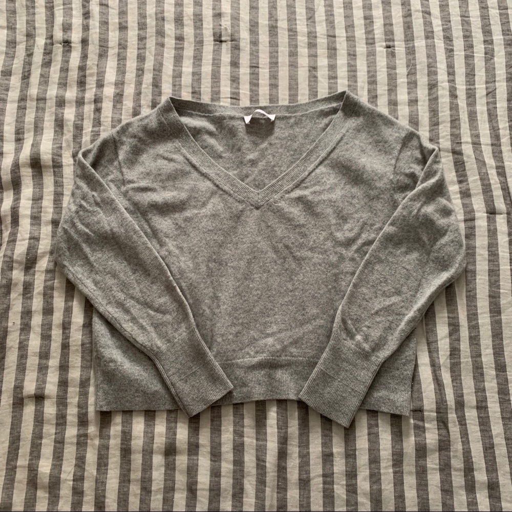 Everlane Cashmere Crop V Neck - Light Grey Small